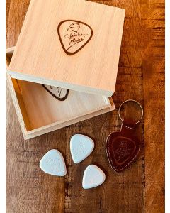 ChickenPicks luxury wooden box w/ 3 guitar picks  leather pouch